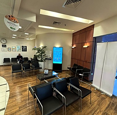 מסך שילוט רצפתי 55 אינץ׳ באסותא רמת החייל